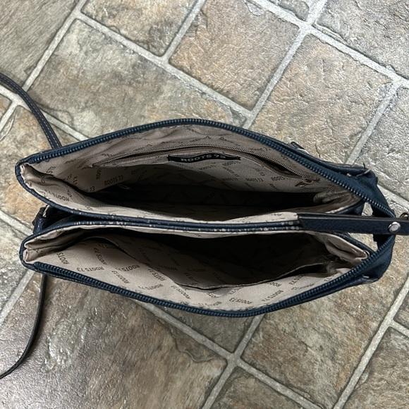 Roots 73 Pebbled Vegan Leather Purse Crossbody Bag - Picture 7 of 10